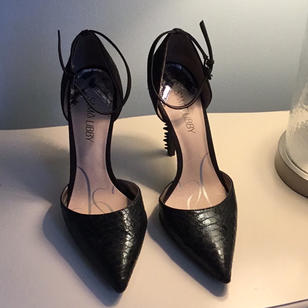 Black ankle strap heel w/subtle snake skin design